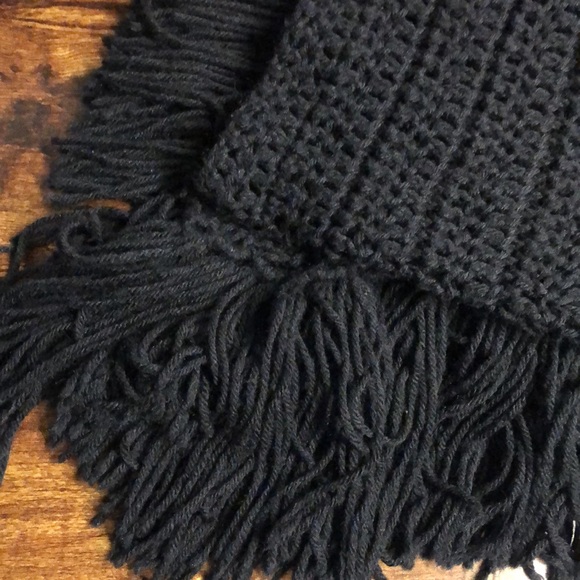 VINTAGE Crocheted Shawl - Picture 3 of 7